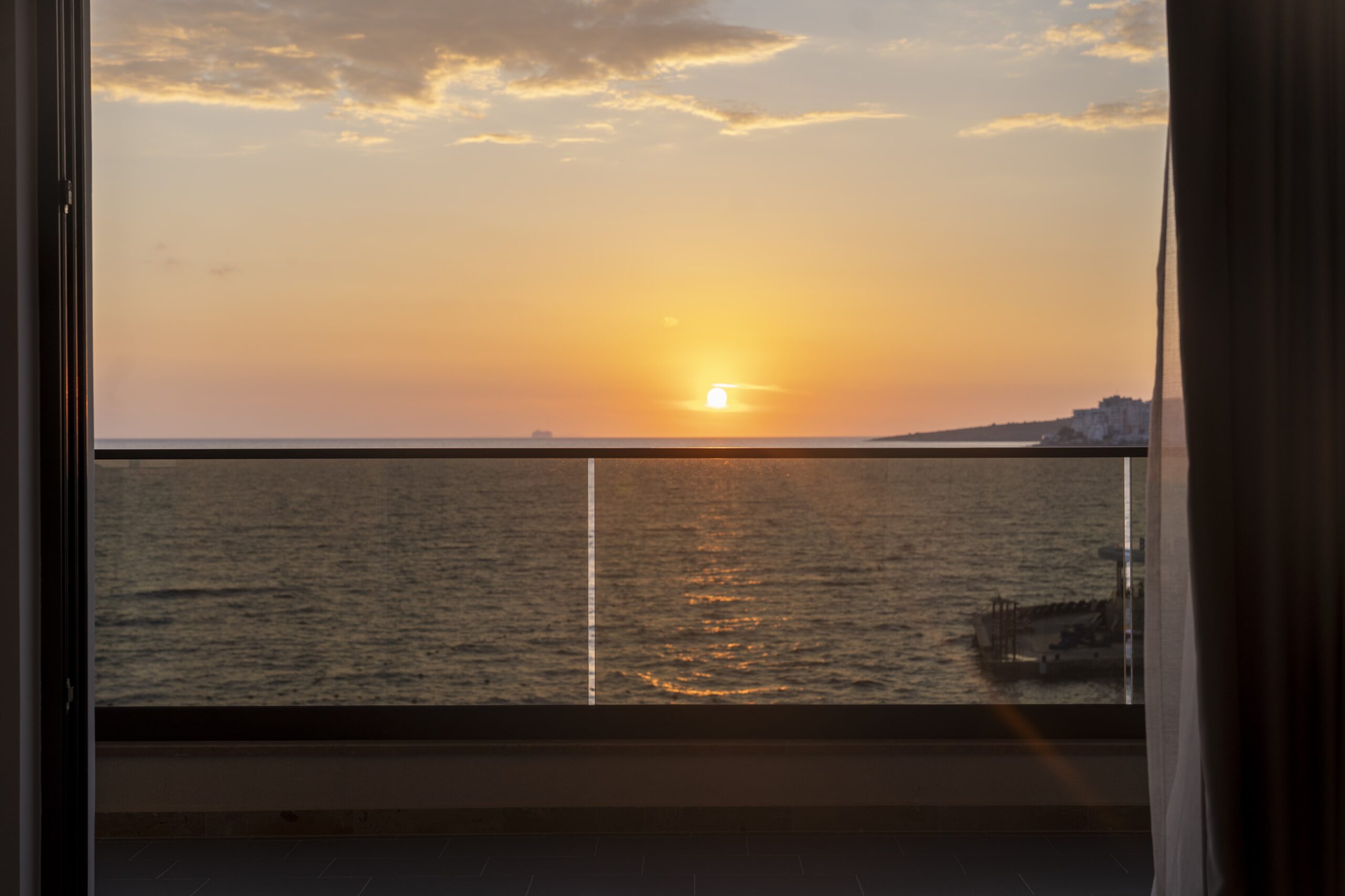 Apartamentos de lujo con piscina frente al mar en alquiler en Saranda, albania