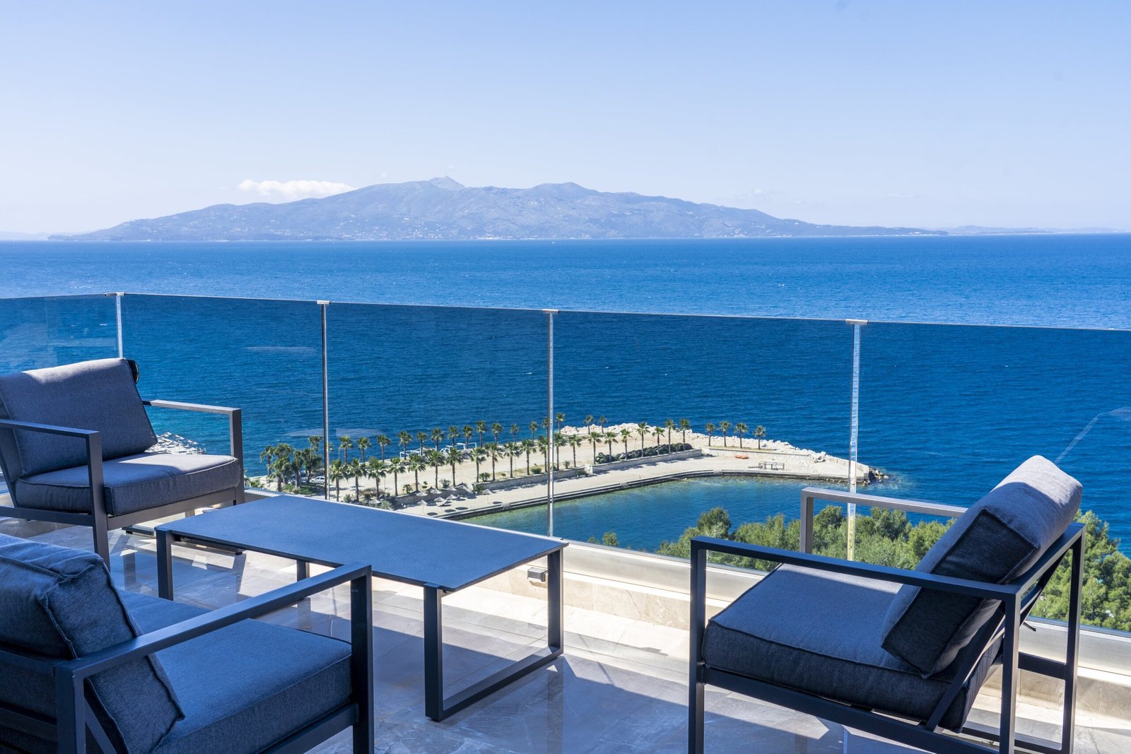 penthouse for rent in Saranda with frontal sea views and corfu island views